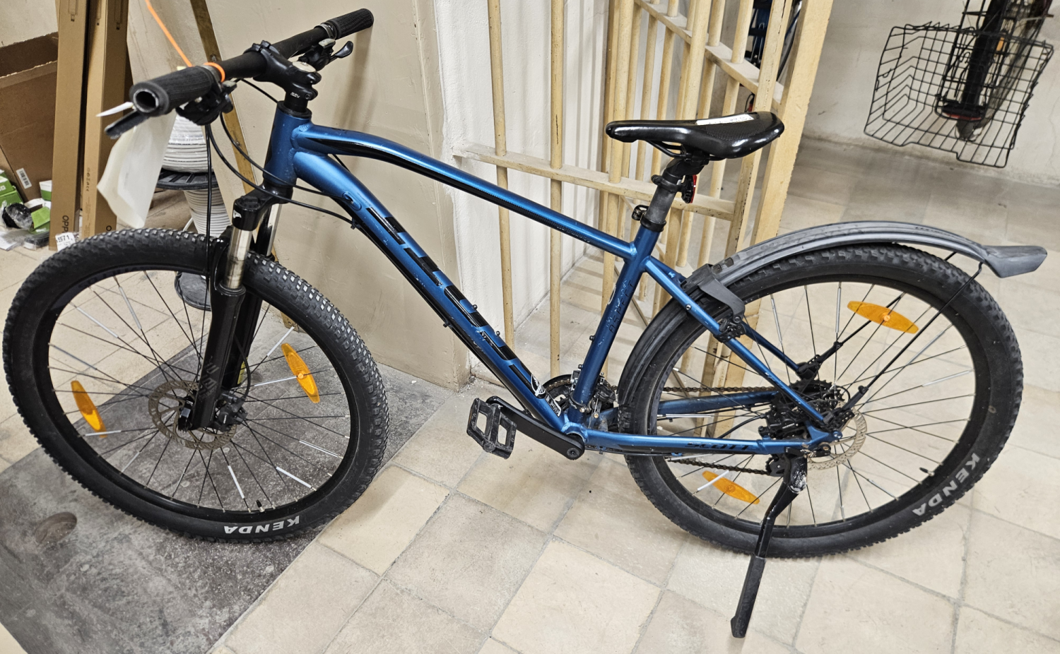 Blaues Herrenfahrrad