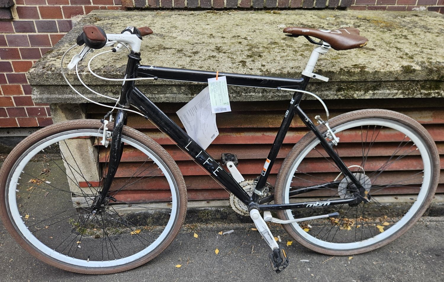 Schwarzes Herrenfahrrad