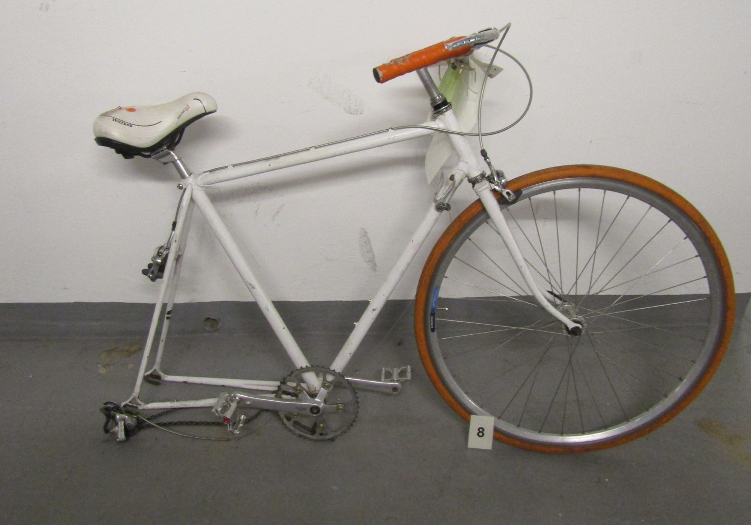 Weißes Herrenfahrrad