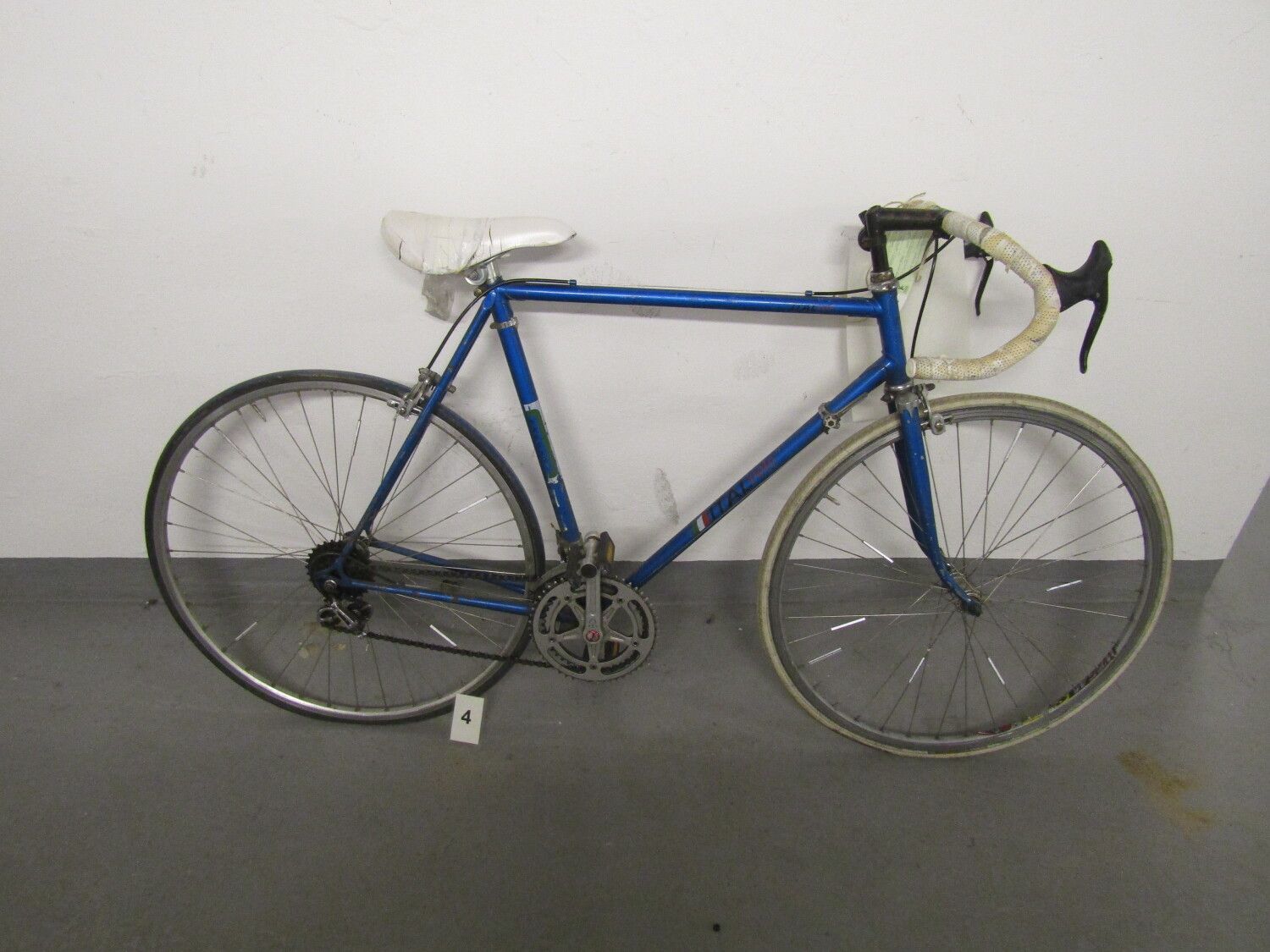 Blaues Herrenfahrrad