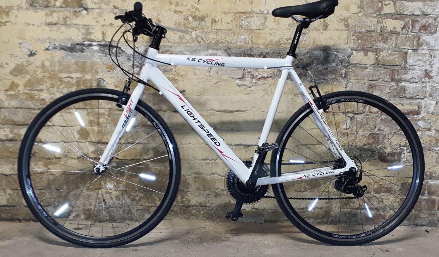 Weißes Herrenfahrrad