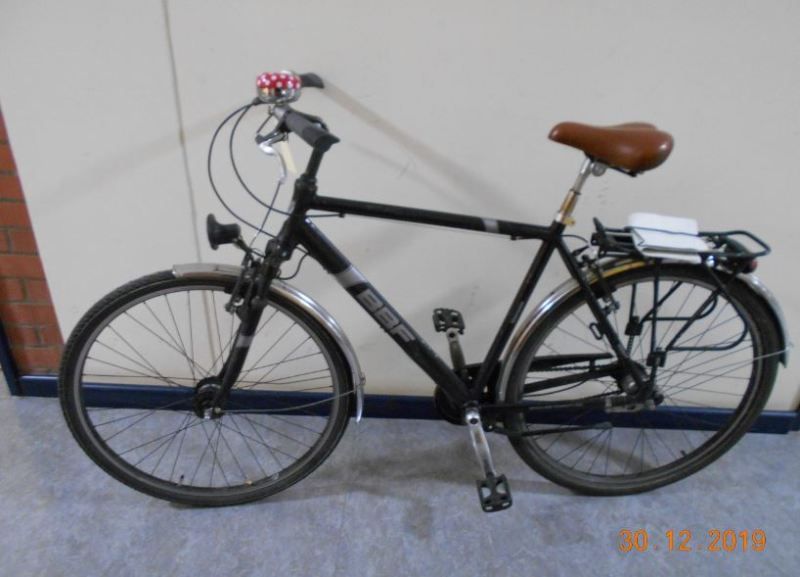 Schwarzes Herrenfahrrad