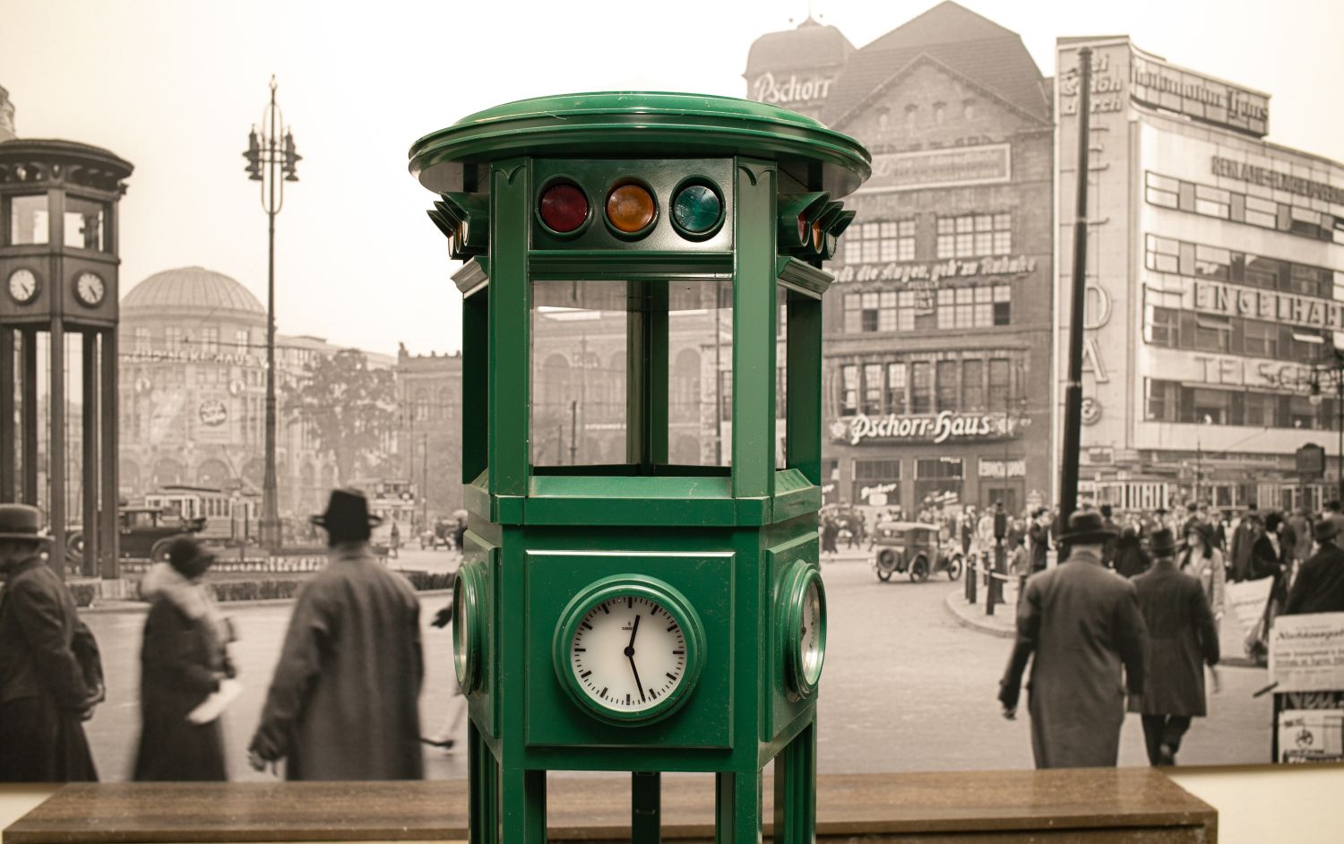 Modell der ersten Verkehrsampel in Berlin (errichtet 1924 am Potsdamer Platz)