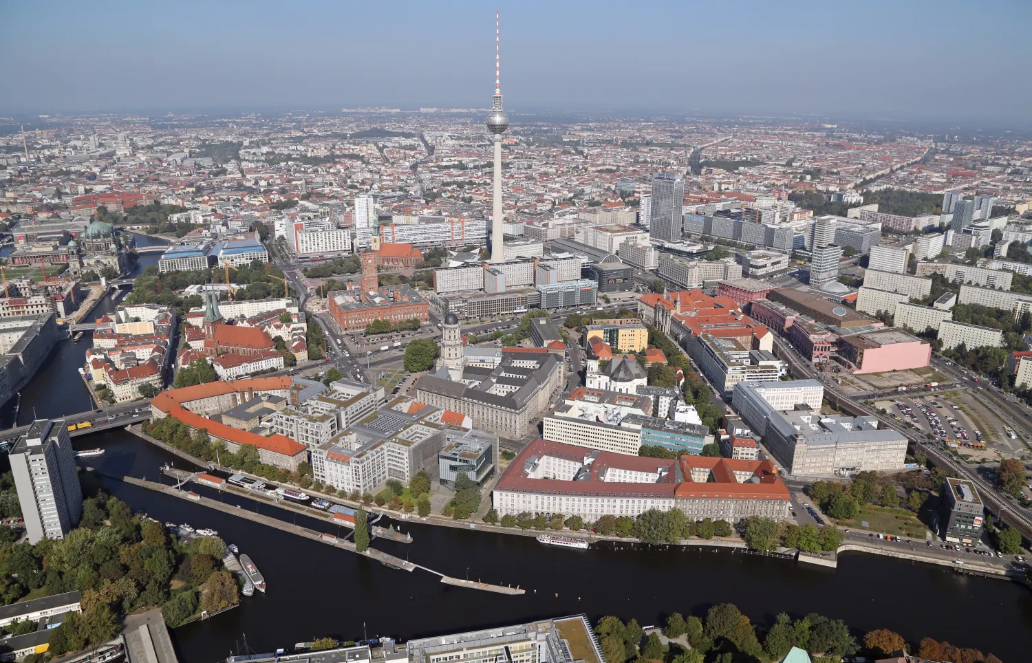 Schrägluftbild: Blick auf den Bereich Molkenmarkt und Umgebung (2014)