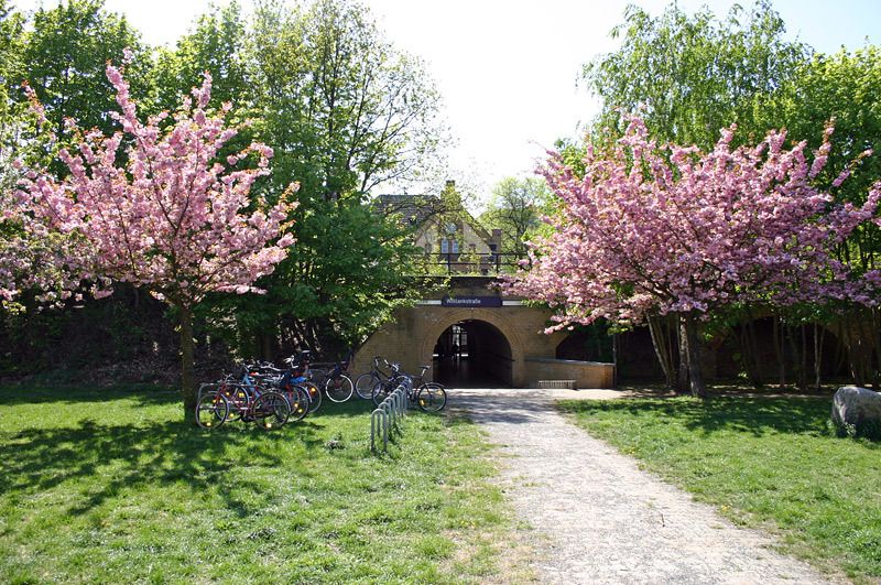 Zugang zum S-Bahnhof Wollankstraße