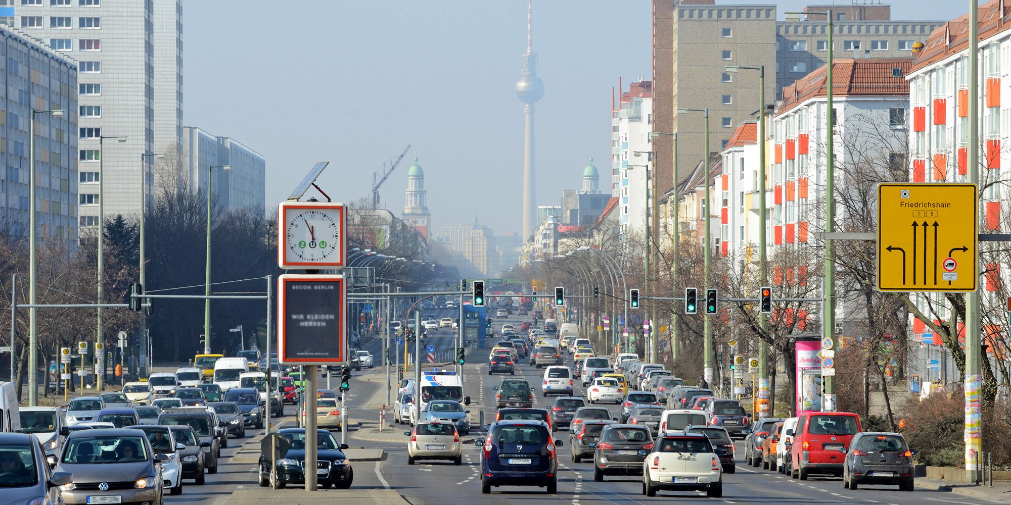 Verkehr auf der Frankfurter Allee