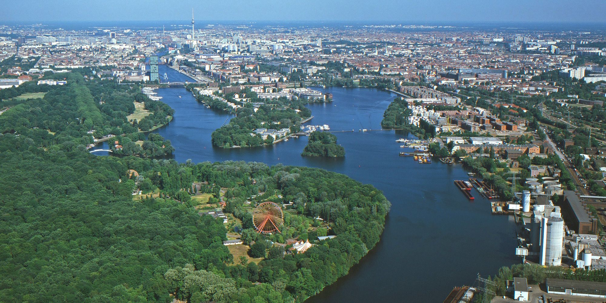 Blick auf die Rummelsburger Bucht mit Spreepark