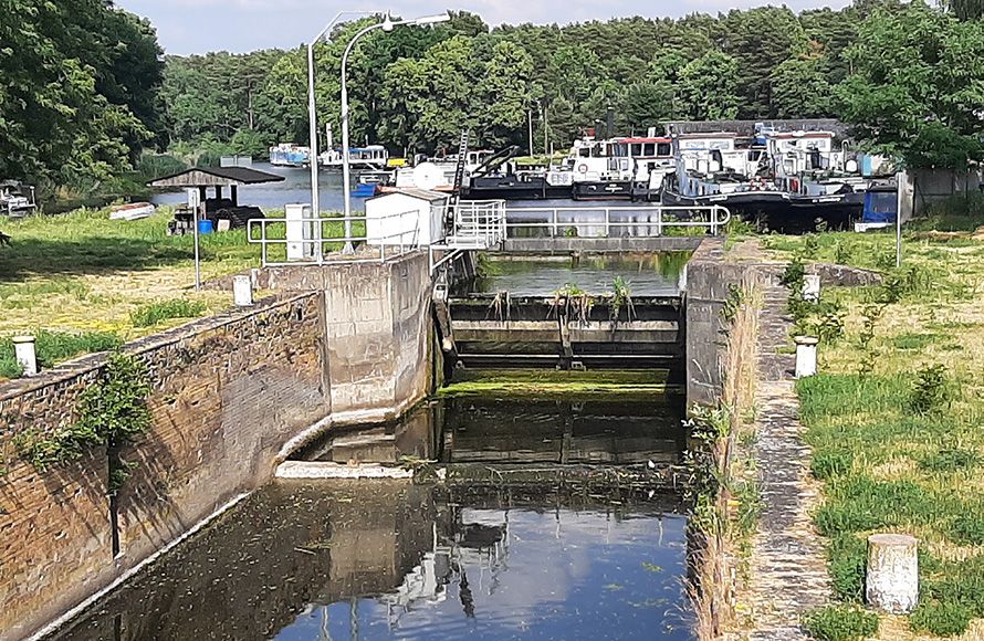 Geschlossenes Malzer Wehr an der Havel-Oder-Wasserstraße (Juni 2021)