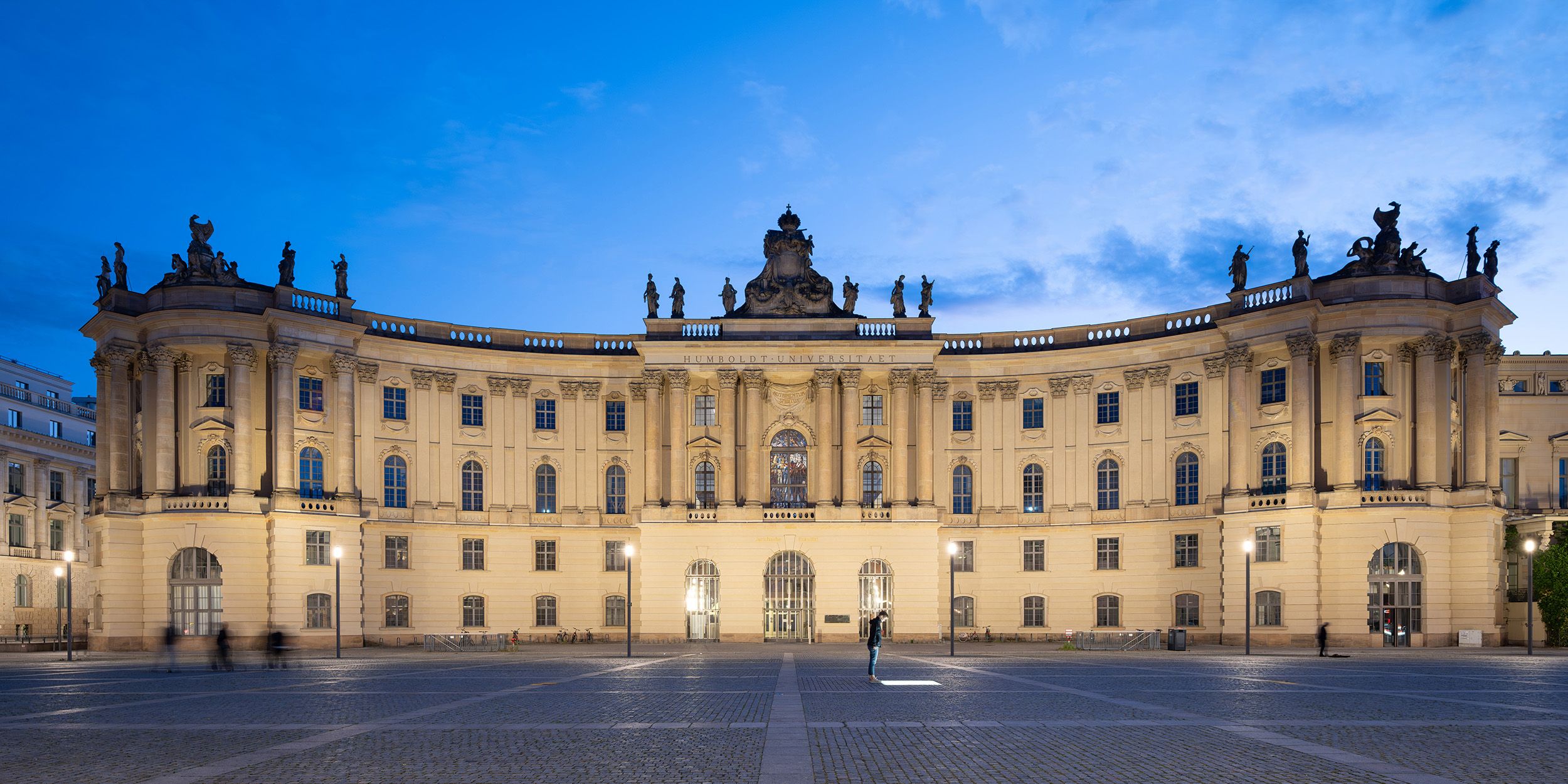 Beleuchtung auf dem Bebelplatz in Lichtszene 2 (ab 23 Uhr): Juristischen Fakultät der Humboldt-Universität (Bild: Linus Lintner)