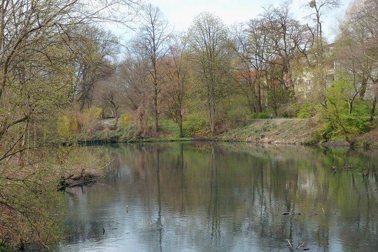 2009 wurden aus dem Bäketeich 2.400 Tonnen Sand und Schlamm entnommen.