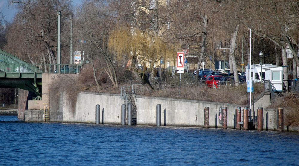 Bonhoefferufer oberhalb der Schloßbrücke