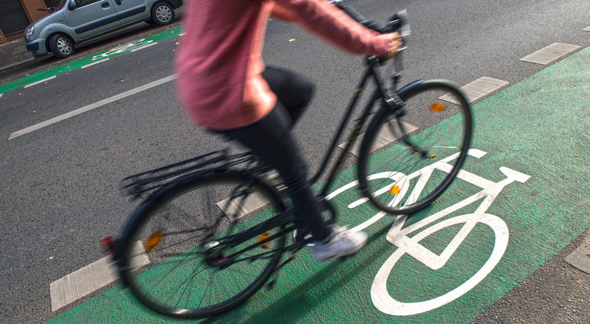Radweg mit Grünbeschichtung