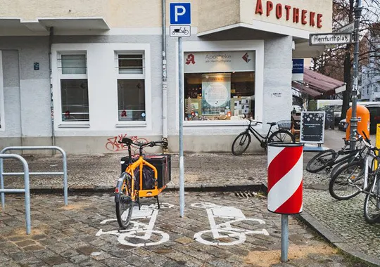 Zwei Parkplätze für Lastenräder
