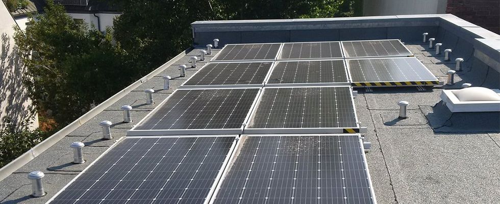 Solarflachanlage auf Dach