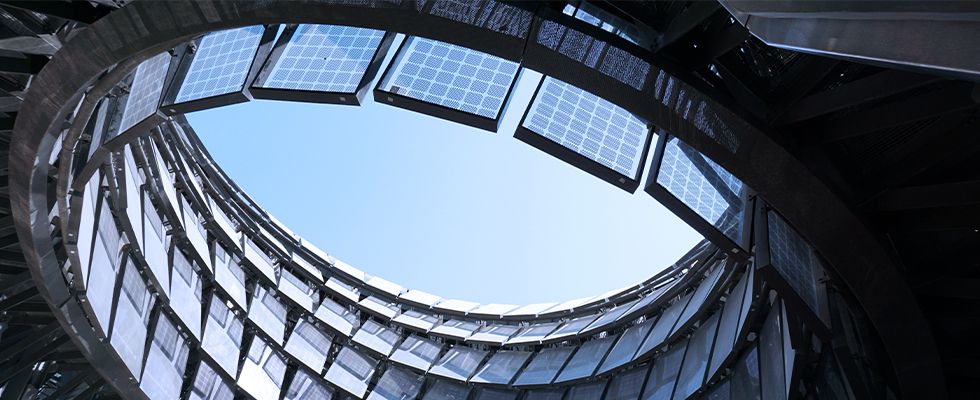Luke im Dach aus Solarpanels
