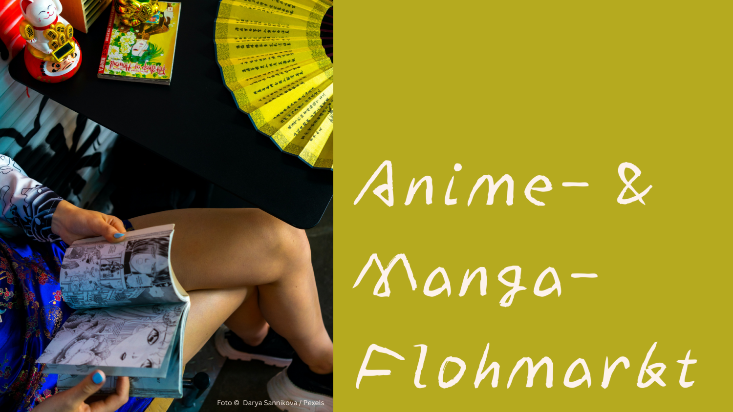 Frau liest Manga umgeben japanischem Nippes
