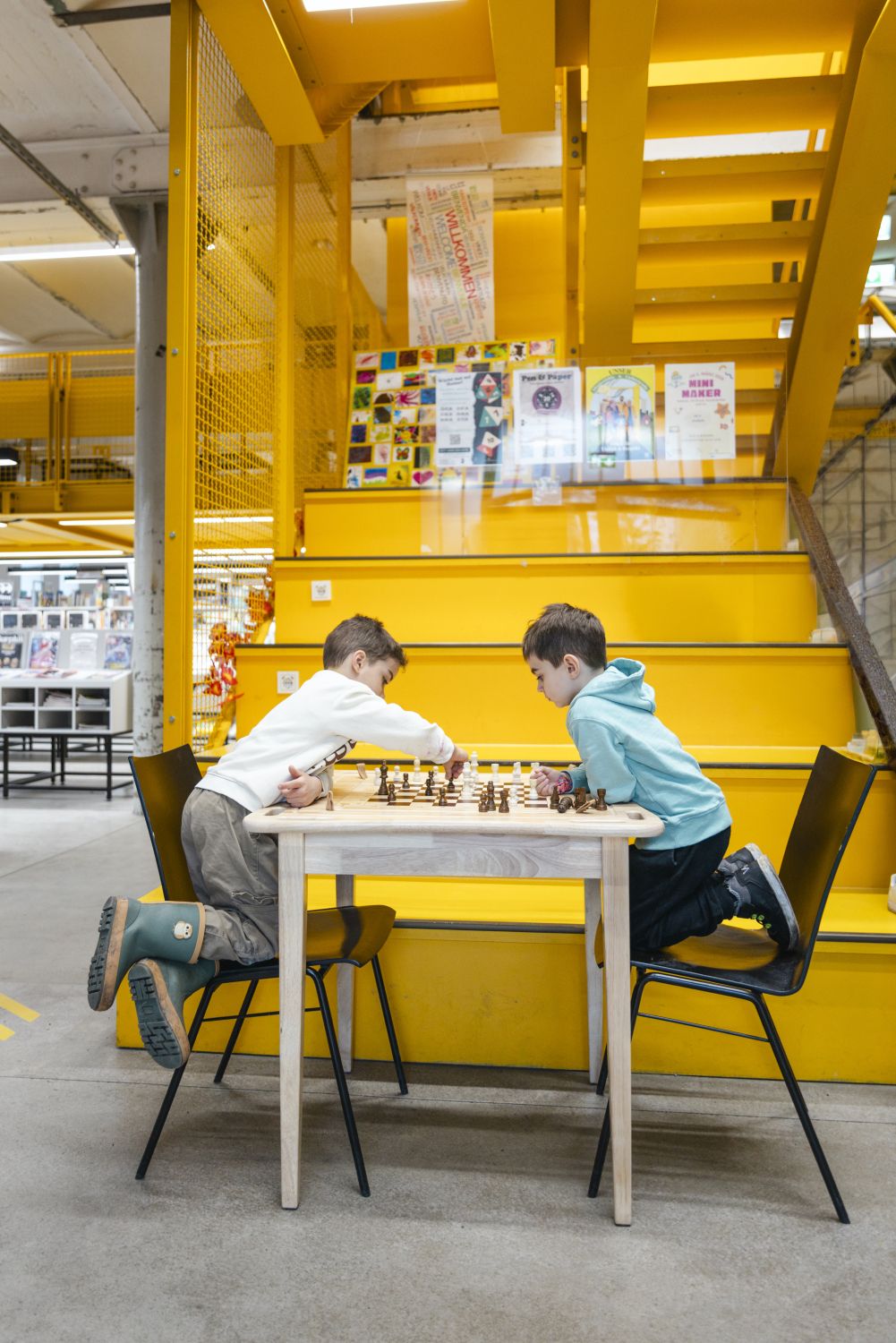 Stadtbibliothek Lichtenrade Kinder spielen Schach