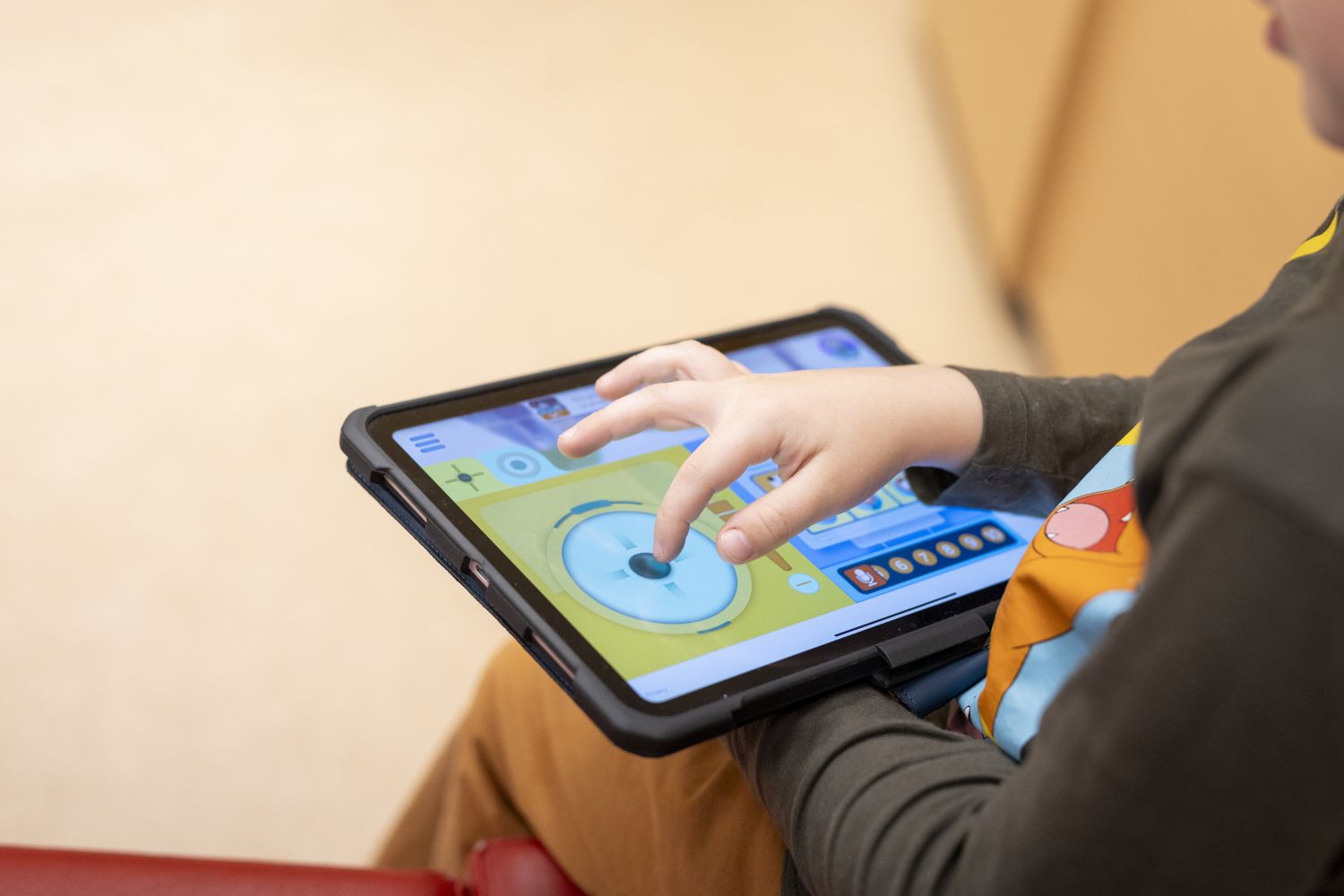 Bibliothek Schöneberg Kind mit iPad