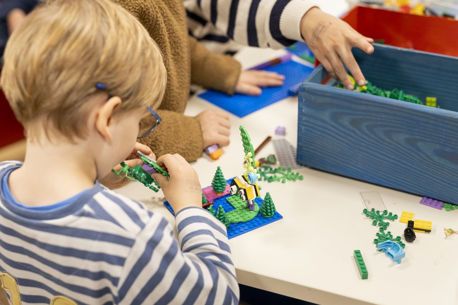 Bibliothek Schöneberg Lego build the change