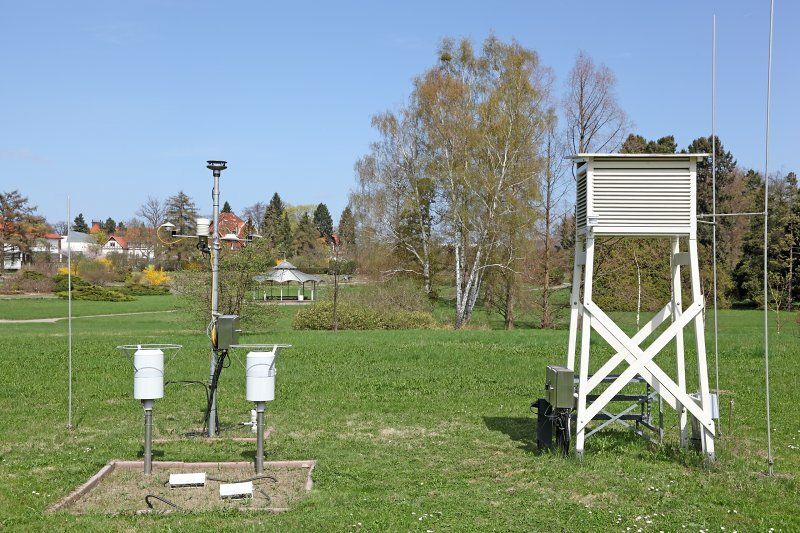 Foto 3.5: Aktueller Standort der Klimastation Dahlem auf dem Gelände des Botanischen Gartens Berlin an der Königin-Luise-Str. 6-8 (Zeitraum seit dem 12. Juli 1997)