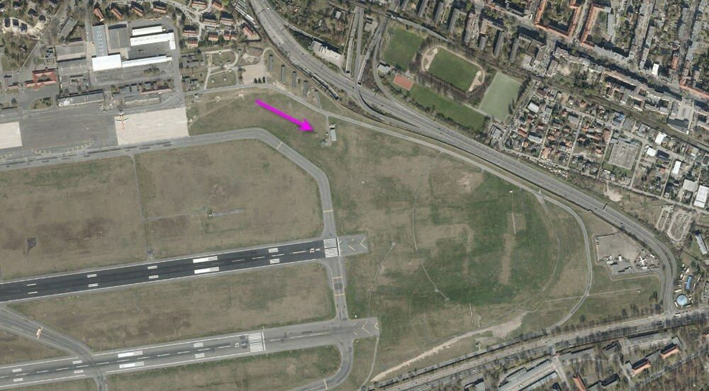 Photo 5.1: Location of the Berlin-Tegel aviation weather station (see arrow mark)