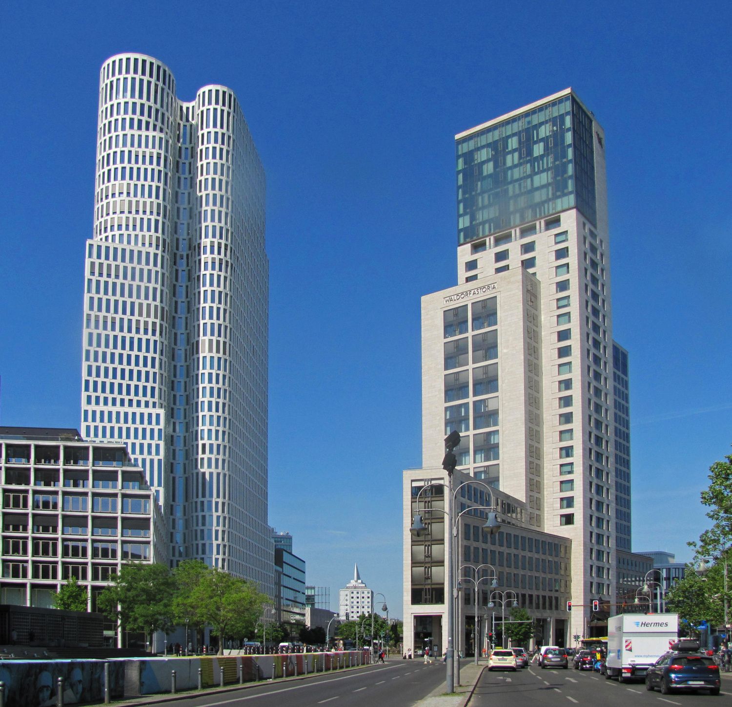Abb. 8: Hochhäuser „Upper-West“ und „Zoofenster“ am Breitscheidplatz, 2022 (Bild: Kathrin Schellhardt)
