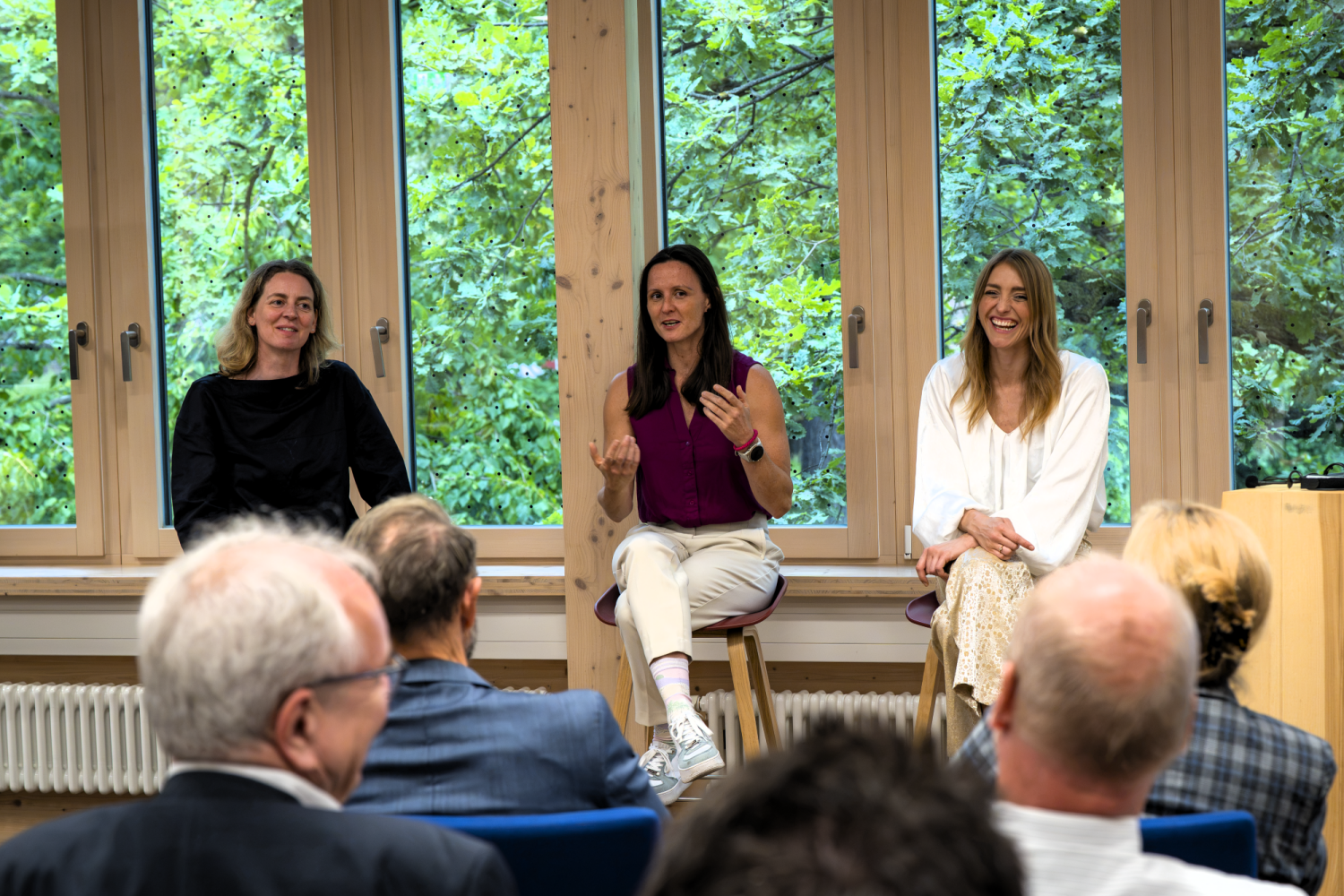 Prof. Dr. Christine Gockel, Anna-Katharina Börke und Nora Dietrich im Dialog mit dem Publikum.