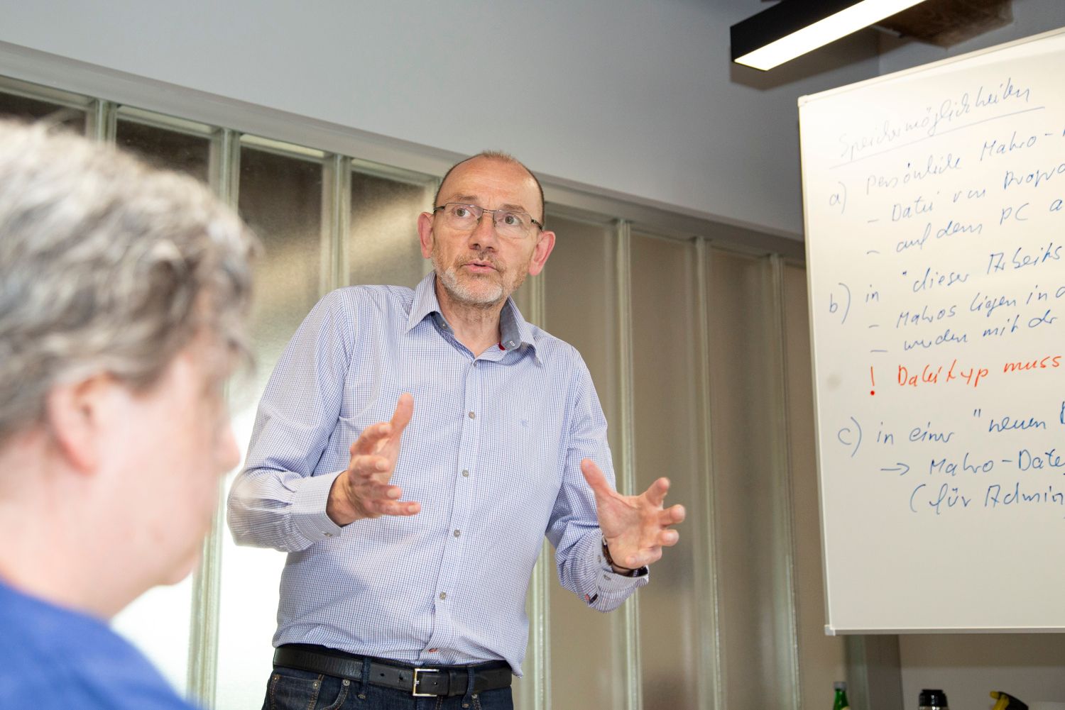 Kursleiter Uwe Hüller im Unterricht