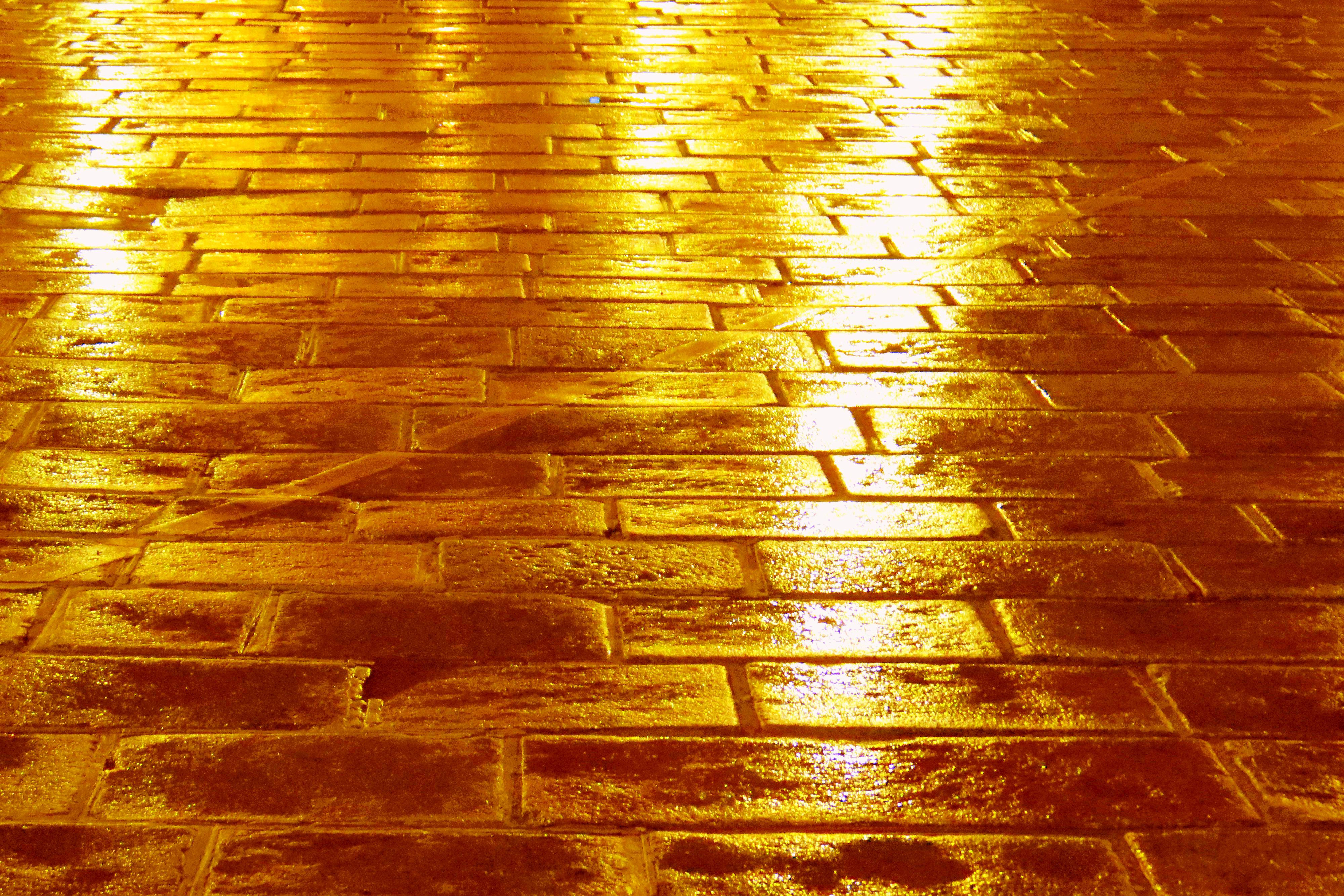 Straßenpflaster im schönen Abendlicht