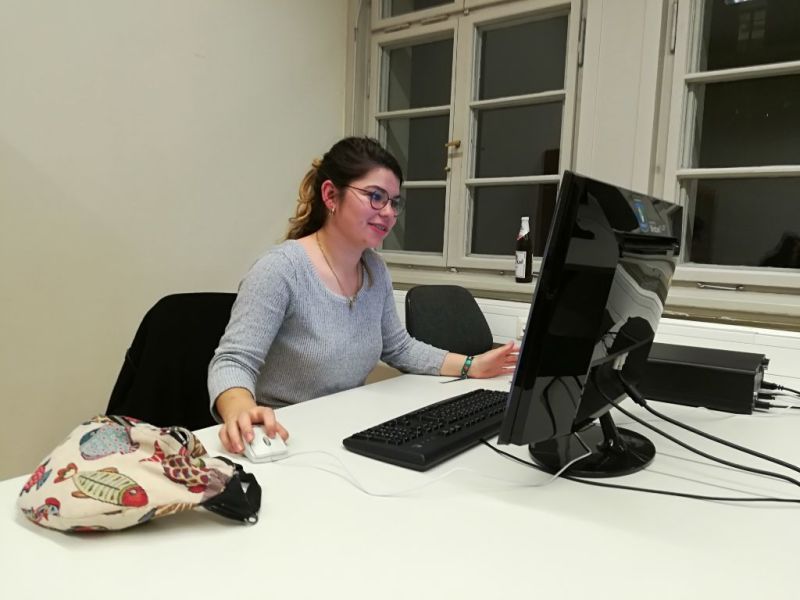 Frau am Computer