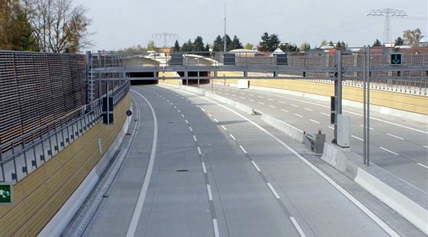 Bundesautobahn A 113 kurz vor der Eröffnung (Mai 2008)