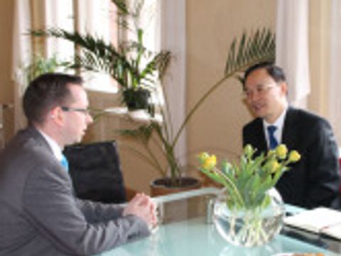 Bildvergrößerung: Verabschiedung - Vietnamesischer Botschafter Do Hoa Binh