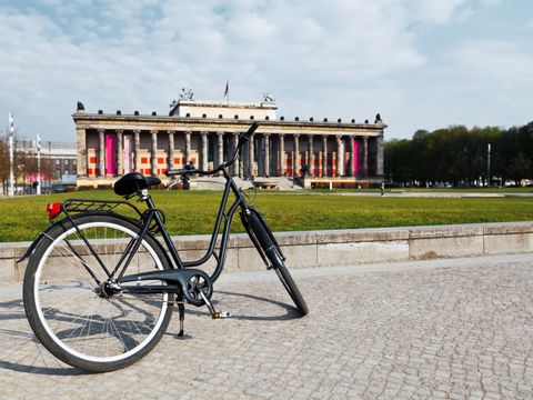 Fahrrad vor dem Alten Museum