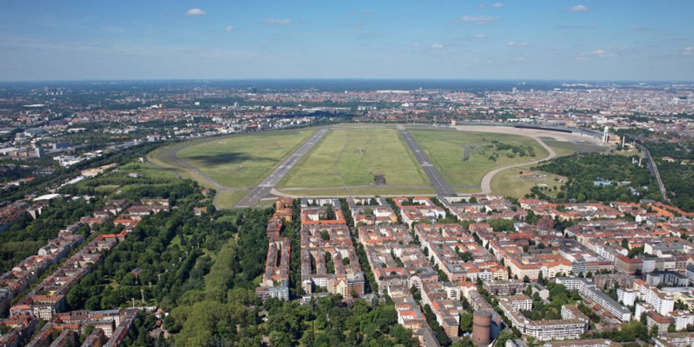 Blick auf das Tempelhofer Feld (Schrägluftbild von 2010)