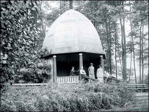 Erwin Barth - Volkspark Jungfernheide, Unterkunftshäuschen mit Kuppel, um 1923