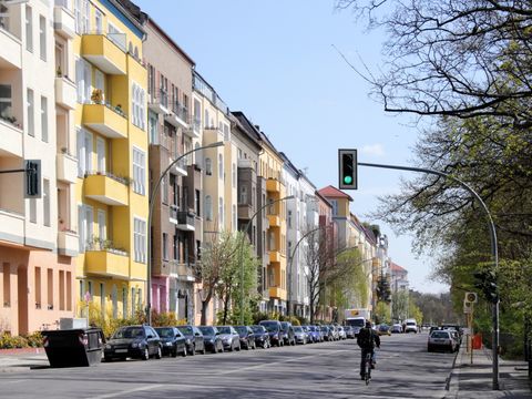 Wohnstraße Am Friedrichshain - Blick auf Mietshäuser