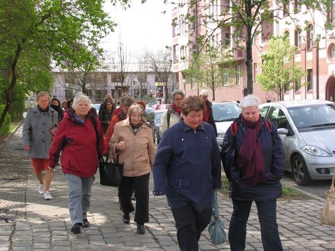 Spaziergangsgruppe in Kreuzberg