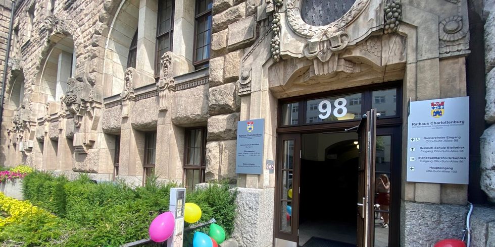 Neuer Eingang der Heinrich-Schulz-Bibliothek: Otto-Suhr-Allee 98
