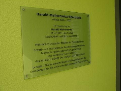 Bildvergrößerung Tafel in der Mellerowicz-Sporthalle