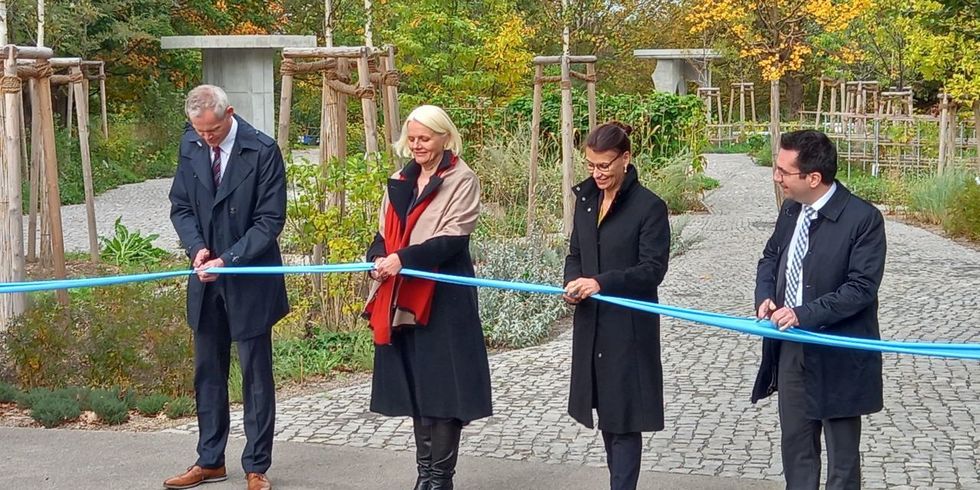 Eröffnung des Jüdischen Gartens in den 'Gärten der Welt' - Durchschneiden des blauen Bands