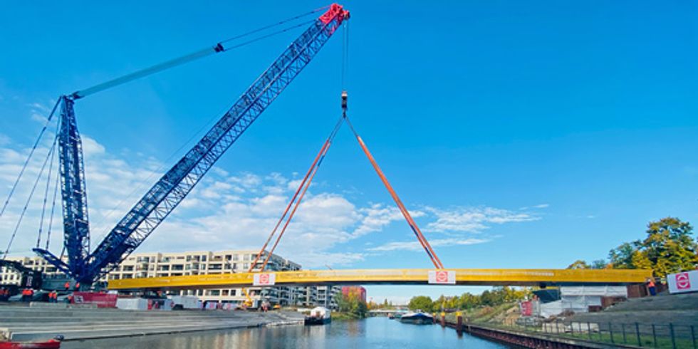 Neubau des Golda-Meir-Stegs: Einhebung des Brückenbauwerks