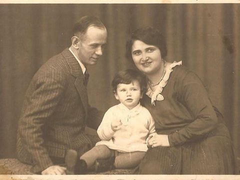 Ellen Hess mit ihren Eltern, 1929 | Ellen Hess with her parents in 1929