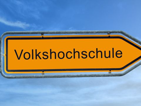 Schild_Volkshochschule