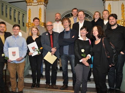 Preisträger_innen des Pankower Ehrenamtspreises 2015 mit Vorsteher der BVV, Laudatoren und Bezirksamtsmitgliedern