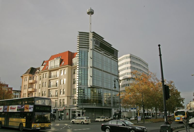 Adenauer Platz mit Neubau