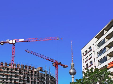 Baustelle in Berlin-Mitte (mit Fernsehturm)