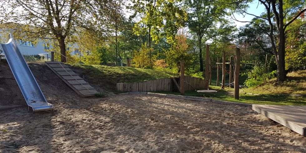Öffentlicher Kinderspielplatz im Wohngebiet Am Mauerpark