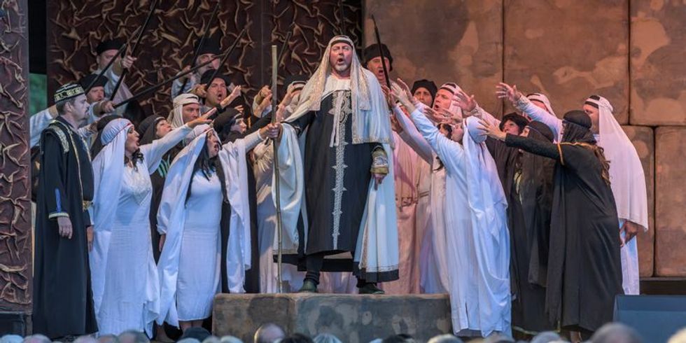 Bühne der Festspieloper Prag Nabucco – Juri Kruglow als Zaccharias 