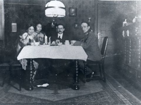 Bildvergrößerung: Von links nach rechts: Ruth, Meta, Lotte, Adolf und Hugo Kastellan im Jahr 1915