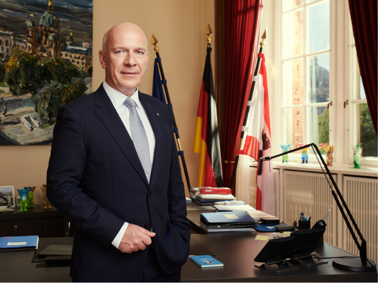 Regierender Bürgermeister Kai Wegner in seinem Büro